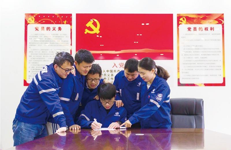 成昆铁路小相岭隧道项目青年党员给习总书记写信 成昆铁路小相岭隧道项目青年党员给习总书记写信